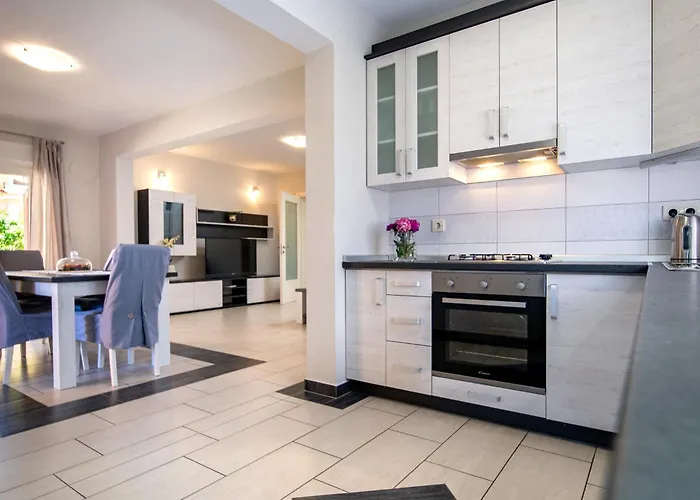 Mistral-1 By Interhome Apartman Lopar