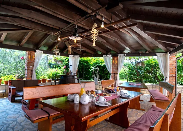 Mistral-1 By Interhome Apartman Lopar