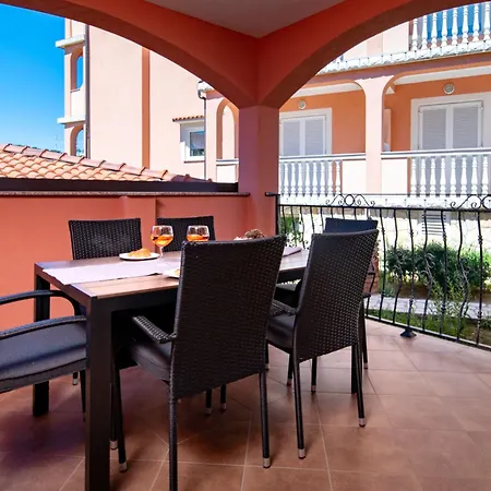 Mistral-1 By Interhome Appartamento Lopar