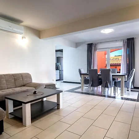 Appartamento Mistral-1 By Interhome