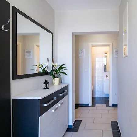 Mistral-1 By Interhome Daire