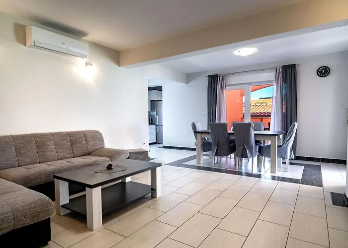 Apartamento Mistral-1 By Interhome